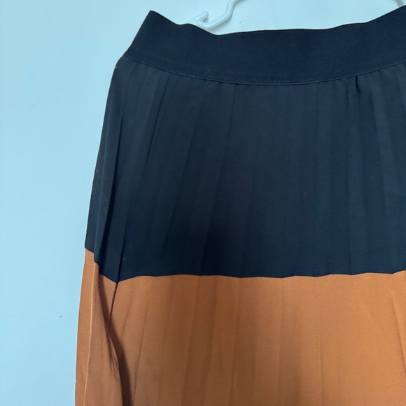 Two Tone Midi Skirt - Picture 4 of 4